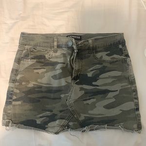 Express Camo mini skirt size 4